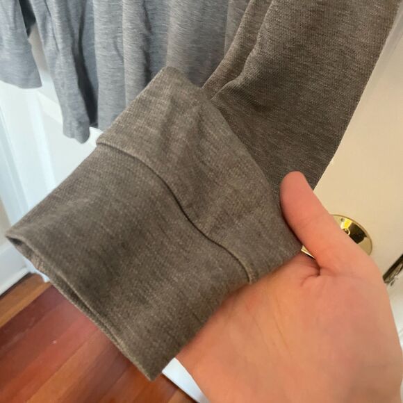 Uniqlo Mens HeatTech Long Sleeve Thermal Shirt Small Layers Outdoors Neutral - Picture 7 of 8